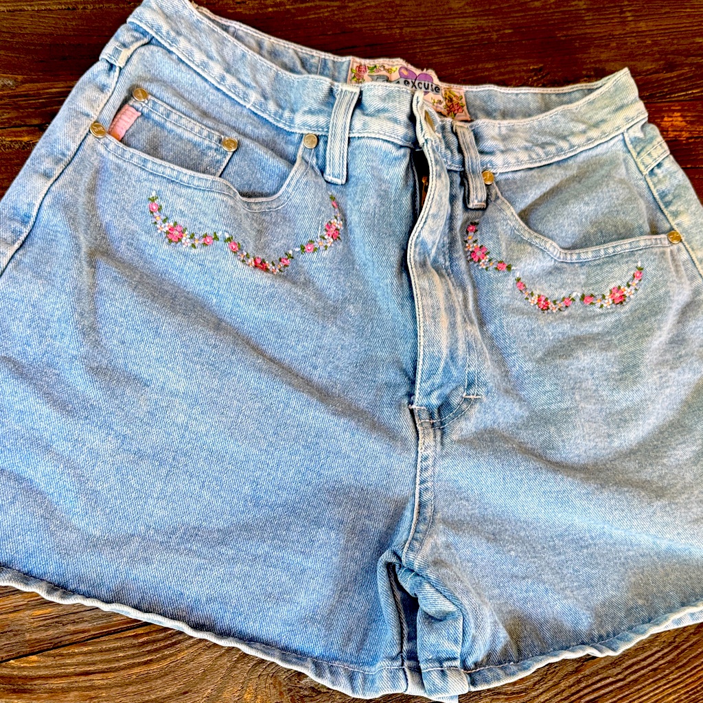 Vintage 90’s No Excuses Denim Light Wash Embroidered Shorts Evc Size 14